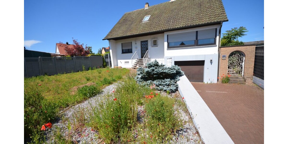 Haus und Vordergarten 