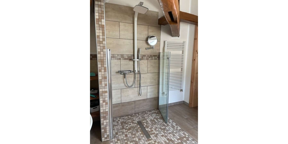 Badezimmer mit Wellnessdusc...