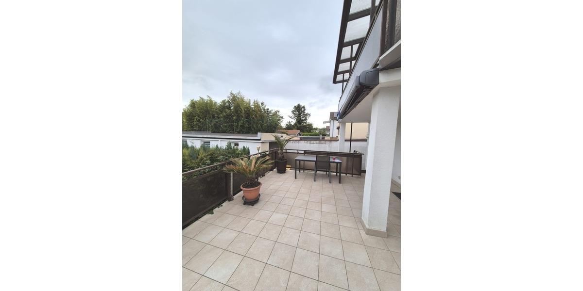 Terrasse mit Eingangsbereich