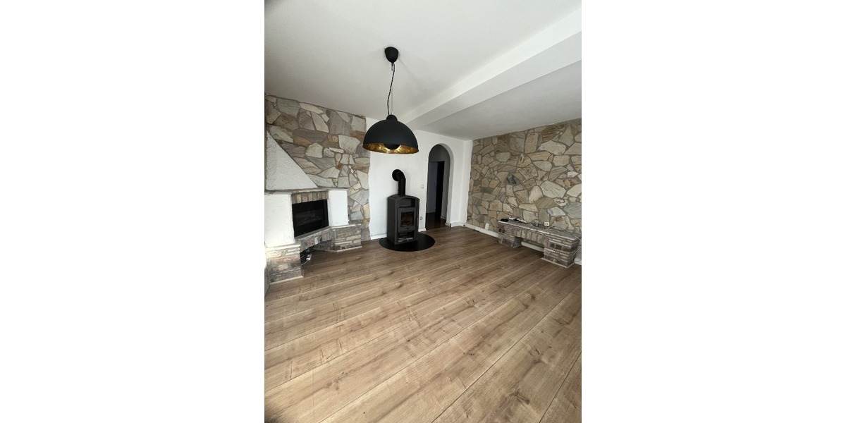 Wohnzimmer mit Kamin
