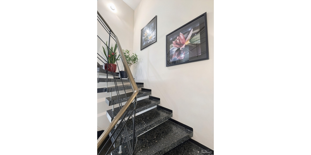 Treppe zum OG - (KI generiert)