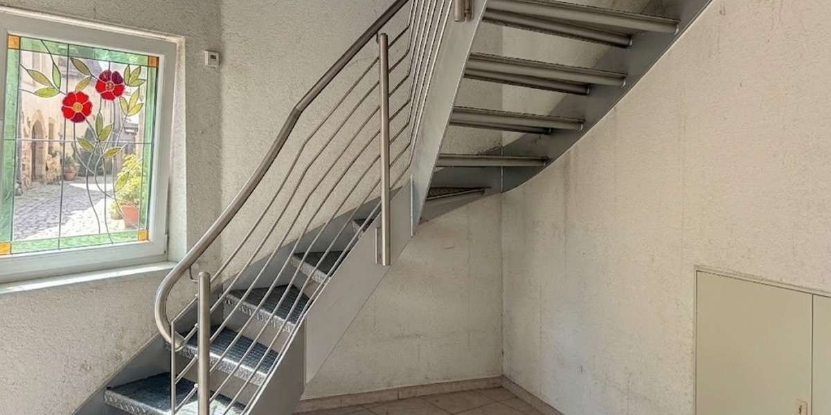 Treppe zum Obergeschoss