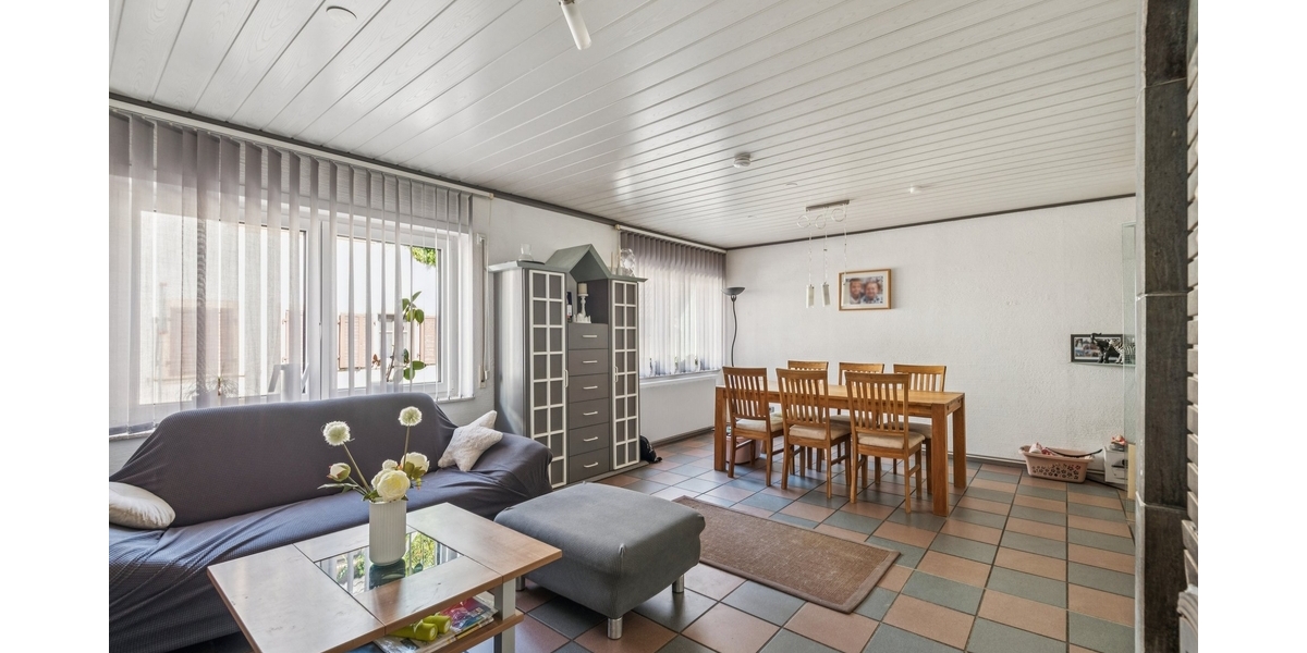 Wohnzimmer mit Essbereich